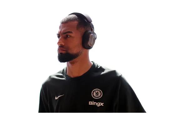  Robert Sanchez gay that vong trong mau ao Chelsea.