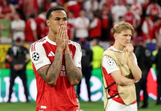 Huyền thoại MU nhắn gửi đến Gabriel Magalhaes