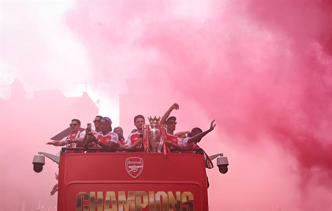 16 người bị bắt trong lễ diễu hành của Arsenal