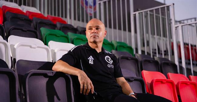 Huyền thoại Iniesta chính thức bước vào nghiệp huấn luyện