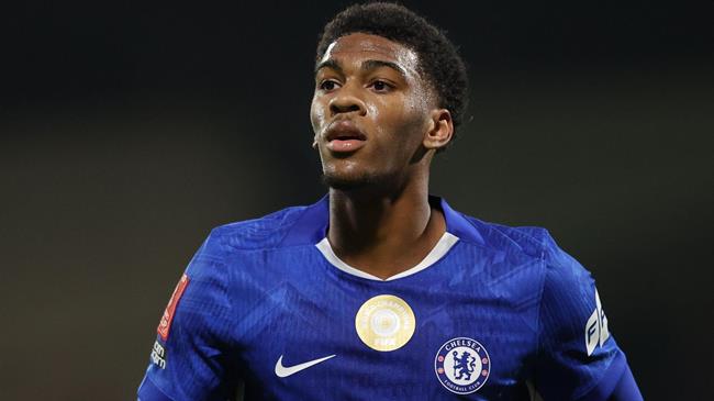 Chelsea giữ chặt sao trẻ Josh Acheampong