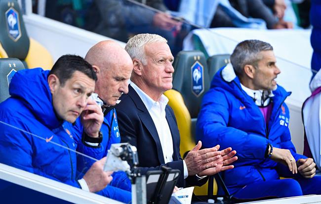 Didier Deschamps gọi thất bại của ĐT Pháp là cần thiết