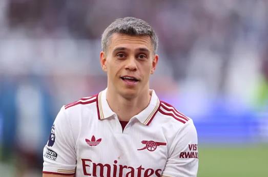 Arsenal quyết định tương lai Leandro Trossard