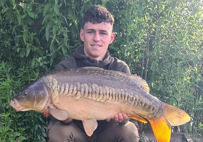 Phil Foden khoe siêu phẩm đặc biệt sau khi lỡ hẹn tuyển Anh