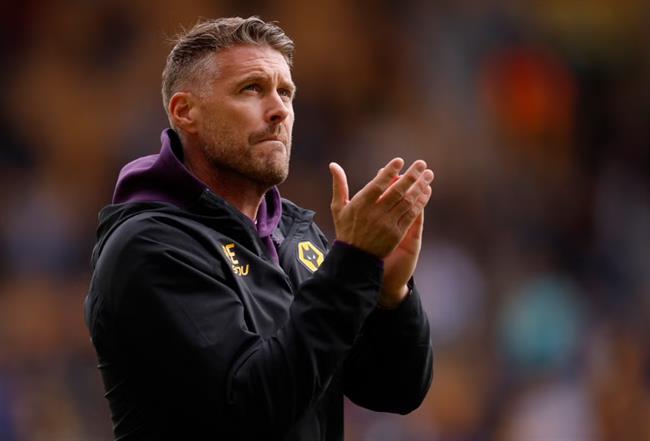 Wolves sa thải HLV sau khi xuống hạng Premier League
