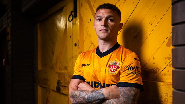 HLV Rob Edwards bị sa thải, Trippier cân nhắc hủy gia nhập Wolves