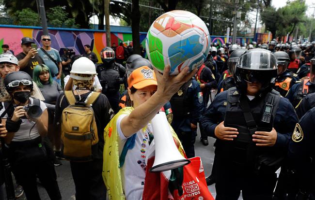 Khi World Cup không được chào đón bởi người Mexico