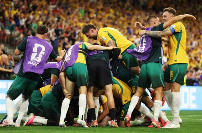 Australia nang ty so len 2-0.