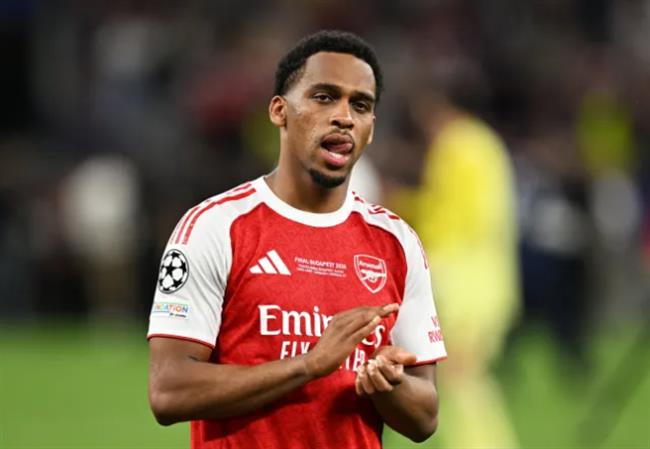 Arsenal nhận tin buồn từ Jurrien Timber