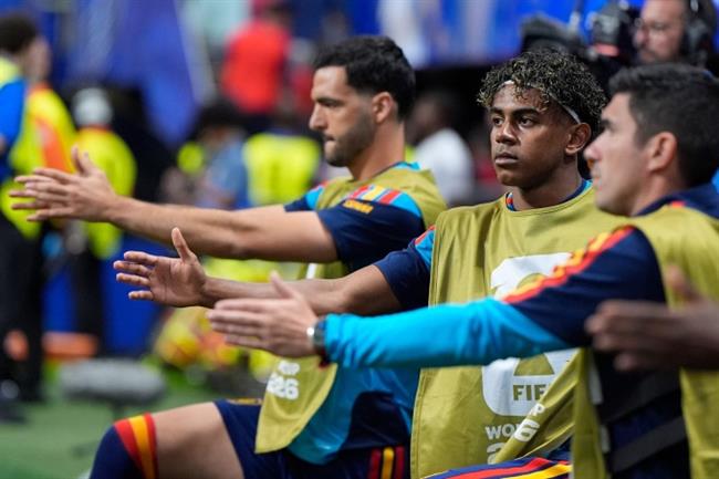 Luis de la Fuente Sai lầm khi so sánh Yamal với Messi 1