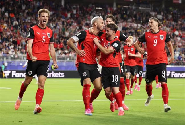 Marko Arnautovic nang ty so len 2-1 cho ao.
