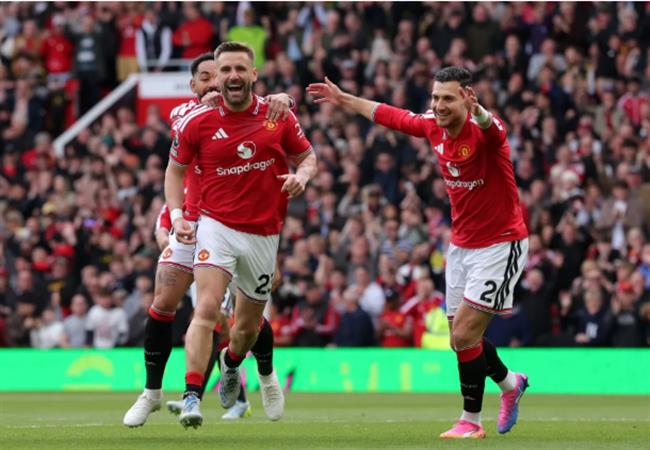 Luke Shaw phải giảm lương để ở lại MU