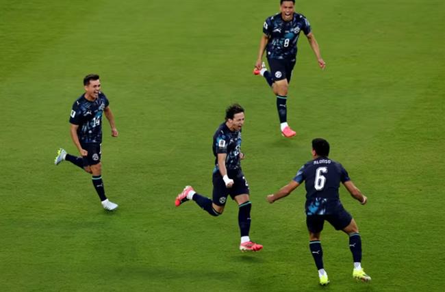 Tho Nhi Ky vs Paraguay