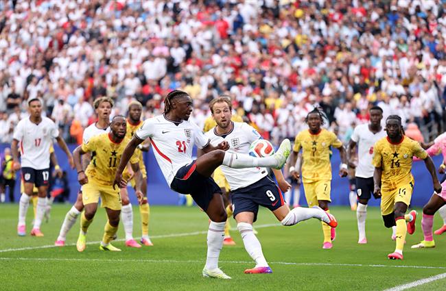 Eberechi Eze mong CĐV Anh kiên nhẫn sau trận hòa Ghana