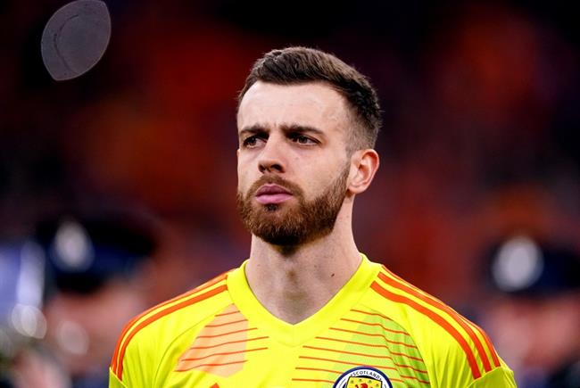 Man United bất ngờ nhắm thủ môn của tuyển Scotland