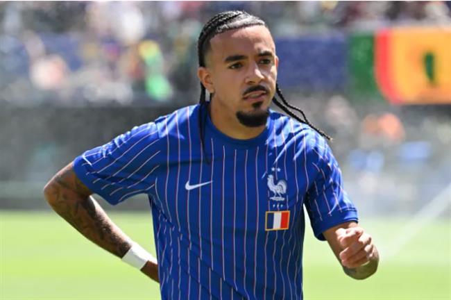Chelse tăng giá bán Malo Gusto cho Man City