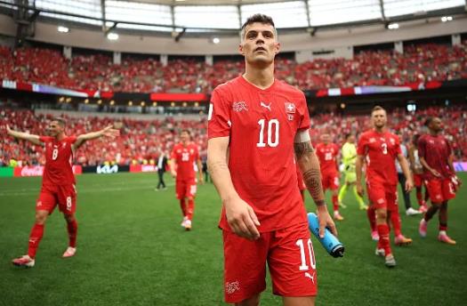 Granit Xhaka phù hợp cho phòng thay đồ của Chelsea