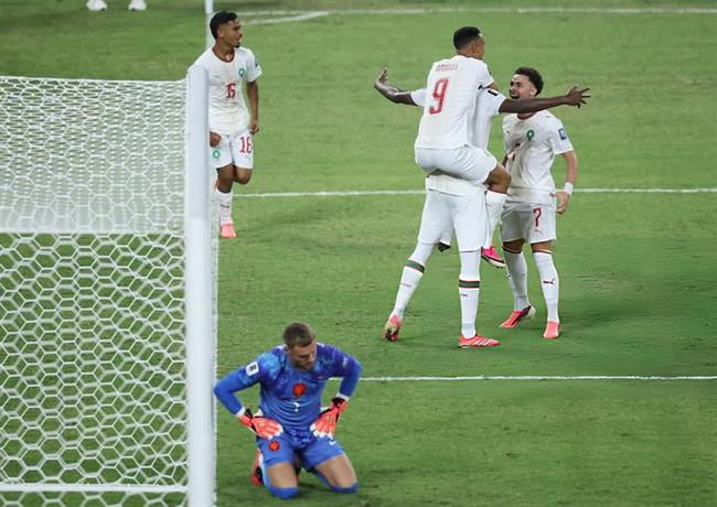 Issa Diop go hoa cho Morocco.