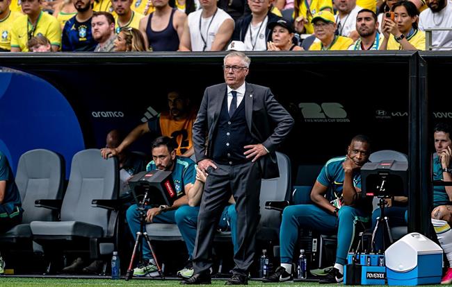 Quý ngài điềm tĩnh Carlo Ancelotti chính là liều thuốc giải cho sự hỗn loạn của Brazil