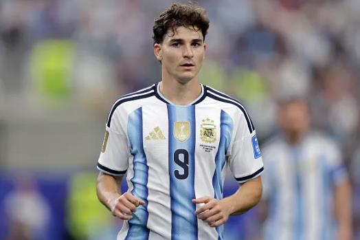 Atletico Madrid gửi thông điệp tới Arsenal vụ Julian Alvarez