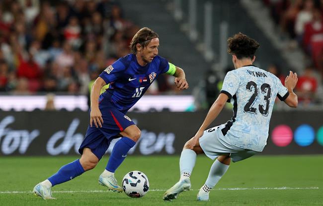 Tiền vệ Bồ Đào Nha sẵn sàng gieo sầu cho Luka Modric 1
