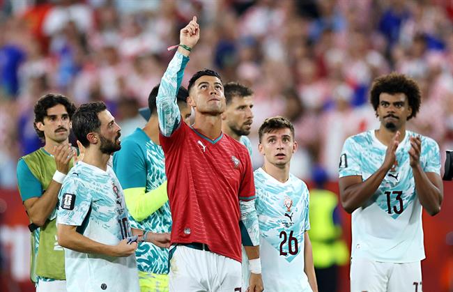 Ronaldo tri ân Jota sau chiến thắng của Bồ Đào Nha