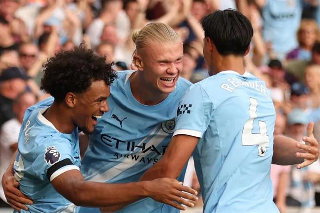 Indonesia gọi em trai sao Man City đấu Việt Nam