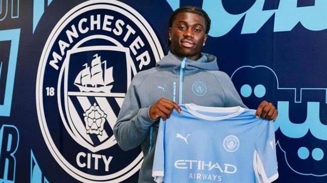 Man City đánh bại Arsenal để chiêu mộ thần đồng người Anh