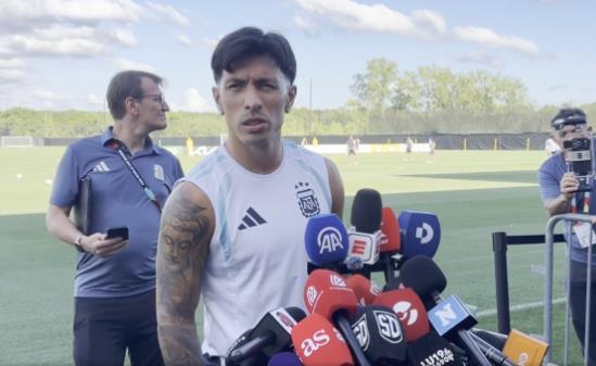 Lisandro Martinez nổi nóng với phóng viên 