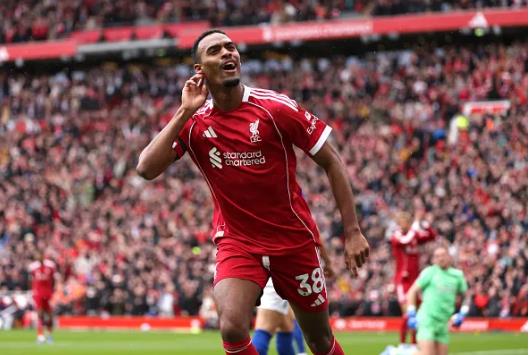 Gary Neville muốn MU chiêu mộ một cầu thủ của Liverpool