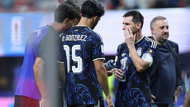 Argentina nhặt được "tài liệu mật" của ĐT Anh ở trận bán kết