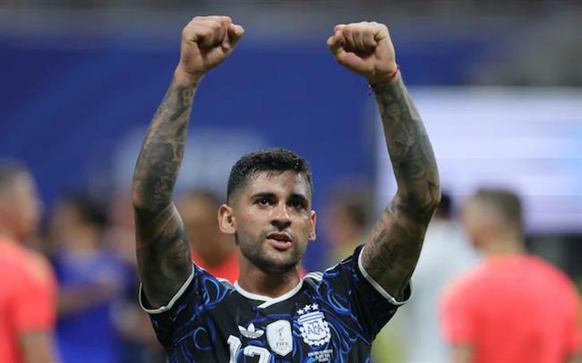 Romero đáp trả Gary Neville gay gắt sau trận thắng Anh