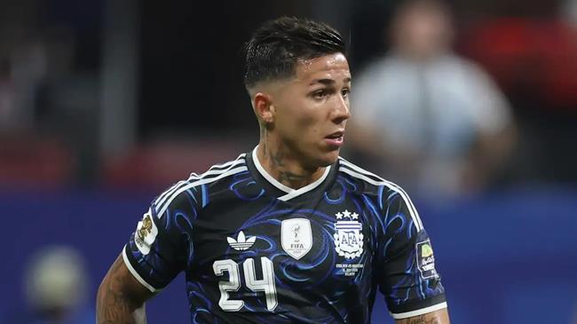 Chelsea xóa bài đăng chúc mừng Enzo Fernandez