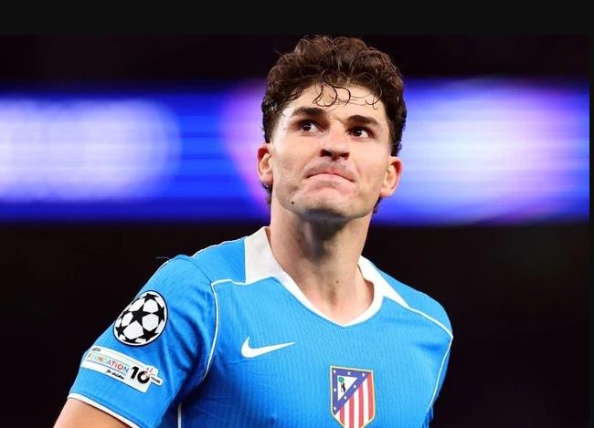 Chủ tịch Barca lên tiếng vụ chiêu mộ Julian Alvarez