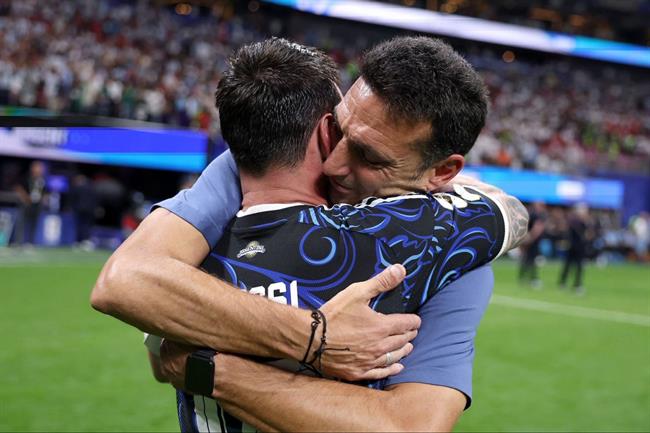 Lionel Scaloni là "ông thầy mít ướt" của Argentina - Đó là lí do họ yêu ông