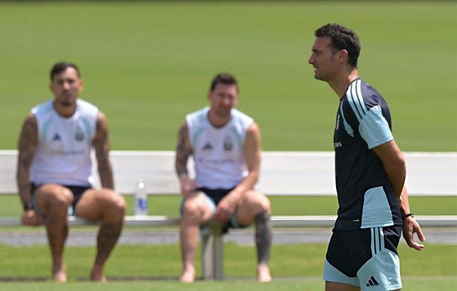 Scaloni thừa nhận Argentina bất lợi trước chung kết World Cup 1