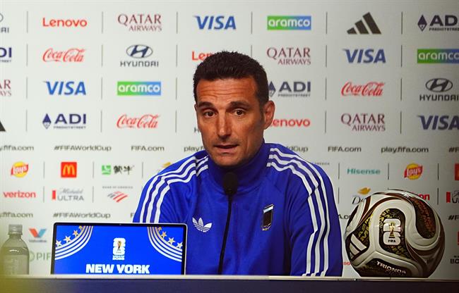 Scaloni thừa nhận Argentina bất lợi trước chung kết World Cup