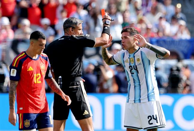 Enzo Fernandez không xin lỗi sau tấm thẻ đỏ ở chung kết World Cup 1 Enzo Fernandez không xin lỗi sau tấm thẻ đỏ ở chung kết World Cup 1