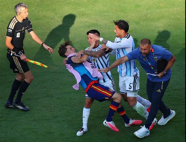 Paredes chỉ trích án phạt quá nặng tay của FIFA 1
