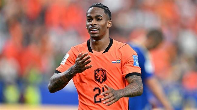 Roma gửi lời đề nghị thứ 3 vụ Crysencio Summerville
