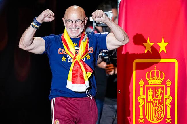 HLV Luis de la Fuente ký siêu hợp đồng với ĐT Tây Ban Nha 1 HLV Luis de la Fuente ký siêu hợp đồng với ĐT Tây Ban Nha 1