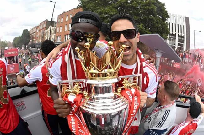 Arsenal vô địch NHA mùa tới, MU nằm ngoài Top 4