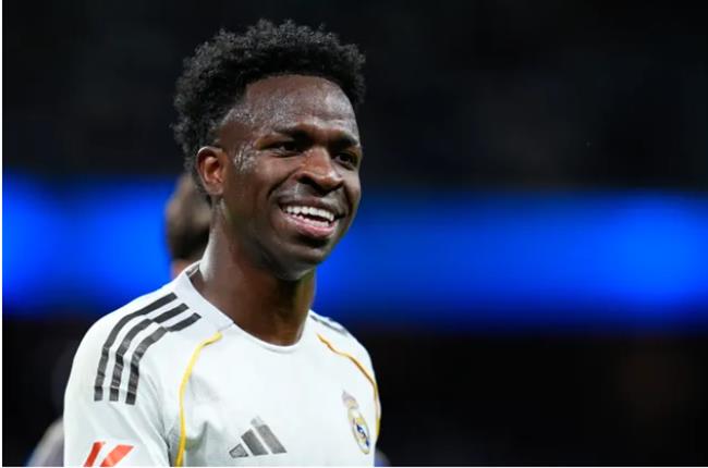 Vinicius Junior nói gì với bạn bè về tin đồn tới Arsenal?