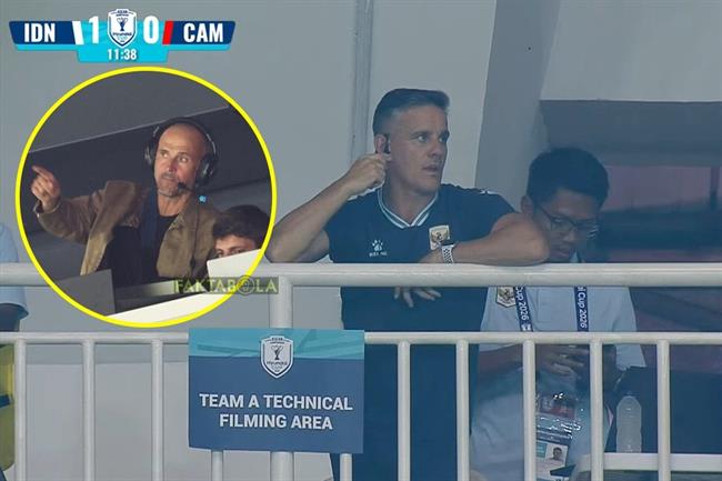 John Herdman gây ấn tượng khi chỉ đạo ĐT Indonesia từ trên khán đài