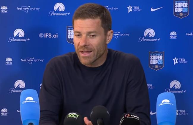 Xabi Alonso lên tiếng vụ Chelsea quan tâm Danny Welbeck và Jordan Henderson