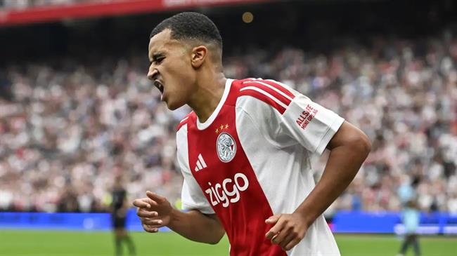 Tài năng trẻ Ajax lên tiếng về thương vụ đổ bể với Real Madrid