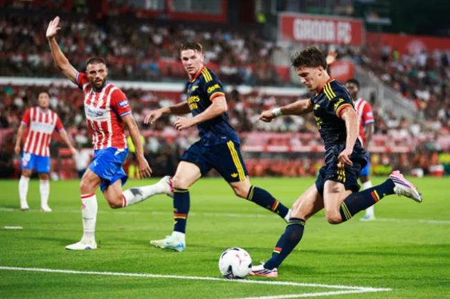 Ben White tiết lộ bất ngờ về đồng đội mới ở Arsenal