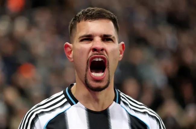 Newcastle tuc gian voi Arsenal vu Bruno Guimaraes.