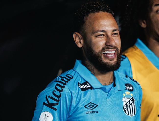 Neymar tiếp tục gây tranh cãi với màn khiêu khích đối thủ