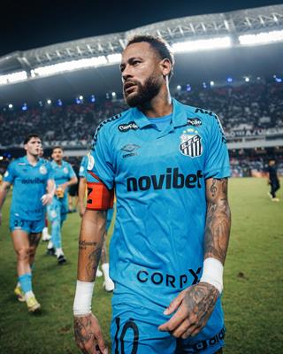 Neymar tiếp tục gây tranh cãi với màn khiêu khích đối thủ 1